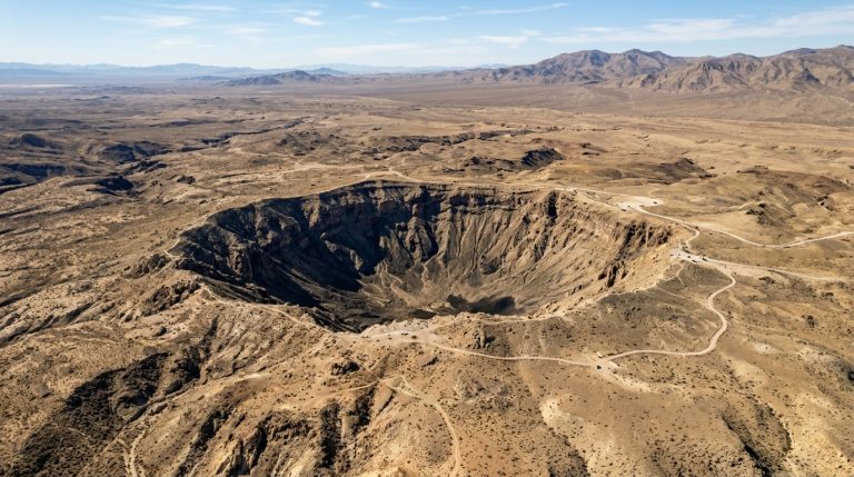 Nevada Desert: 100-Meter-Deep Chasm Open for Over 60 Years, Never Dug by Machinery