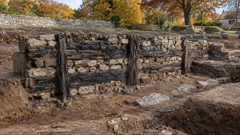 Ancient Lutetia: 20-Meter Fire-Blackened Wall Emerges Beneath the Hôtel-Dieu, Opposite Notre-Dame on Île de la Cité