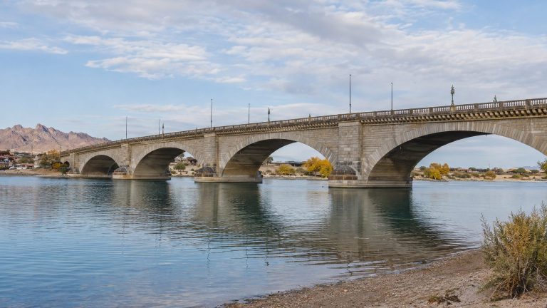 1968 London Bridge Purchase: American Industrialist Buys London Bridge for $2.46M and Clears 10,000 Tons of Granite Through Customs