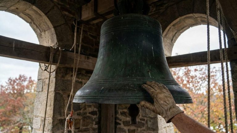 The 18,835 kg Sacré-Cœur Bell: 28 Horses Needed to Hoist It onto Montmartre