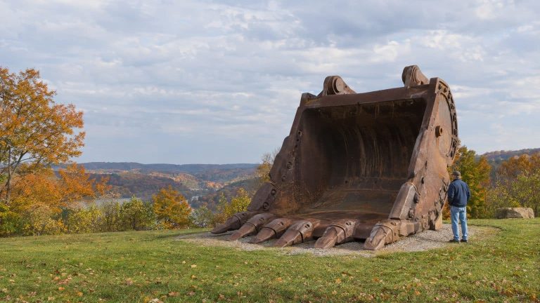 Ohio Hills: 12,250-Ton Excavator Lifts 168 m³ in a Single Move — Nobody Wanted to Buy It Back