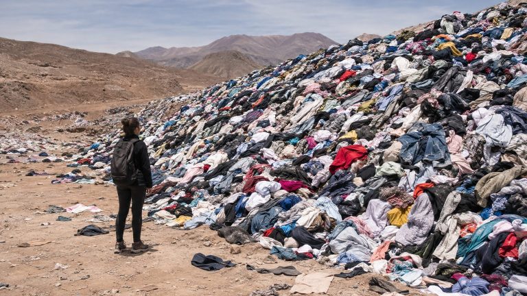 A Mountain of 60,000 Tonnes of Unworn Clothes Rises in the Atacama Desert