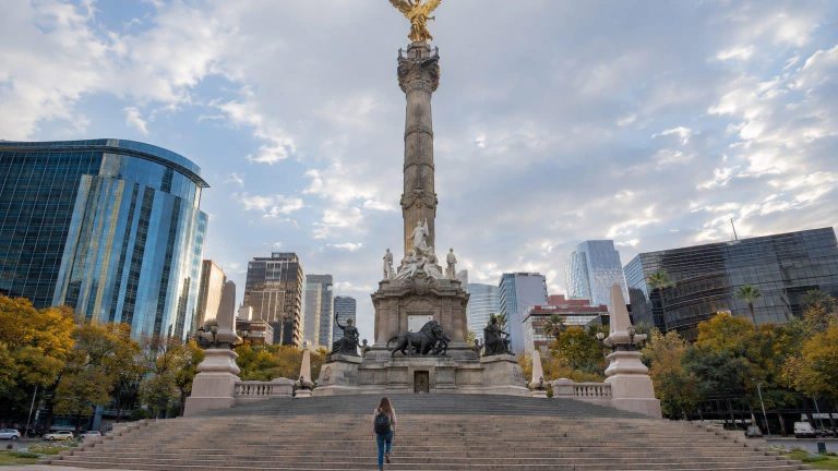 14 Steps Added at the Base of a 35-Metre Column Erected in 1910: In Mexico City, It’s Not the Angel of Independence That Rises—It’s the City Descending