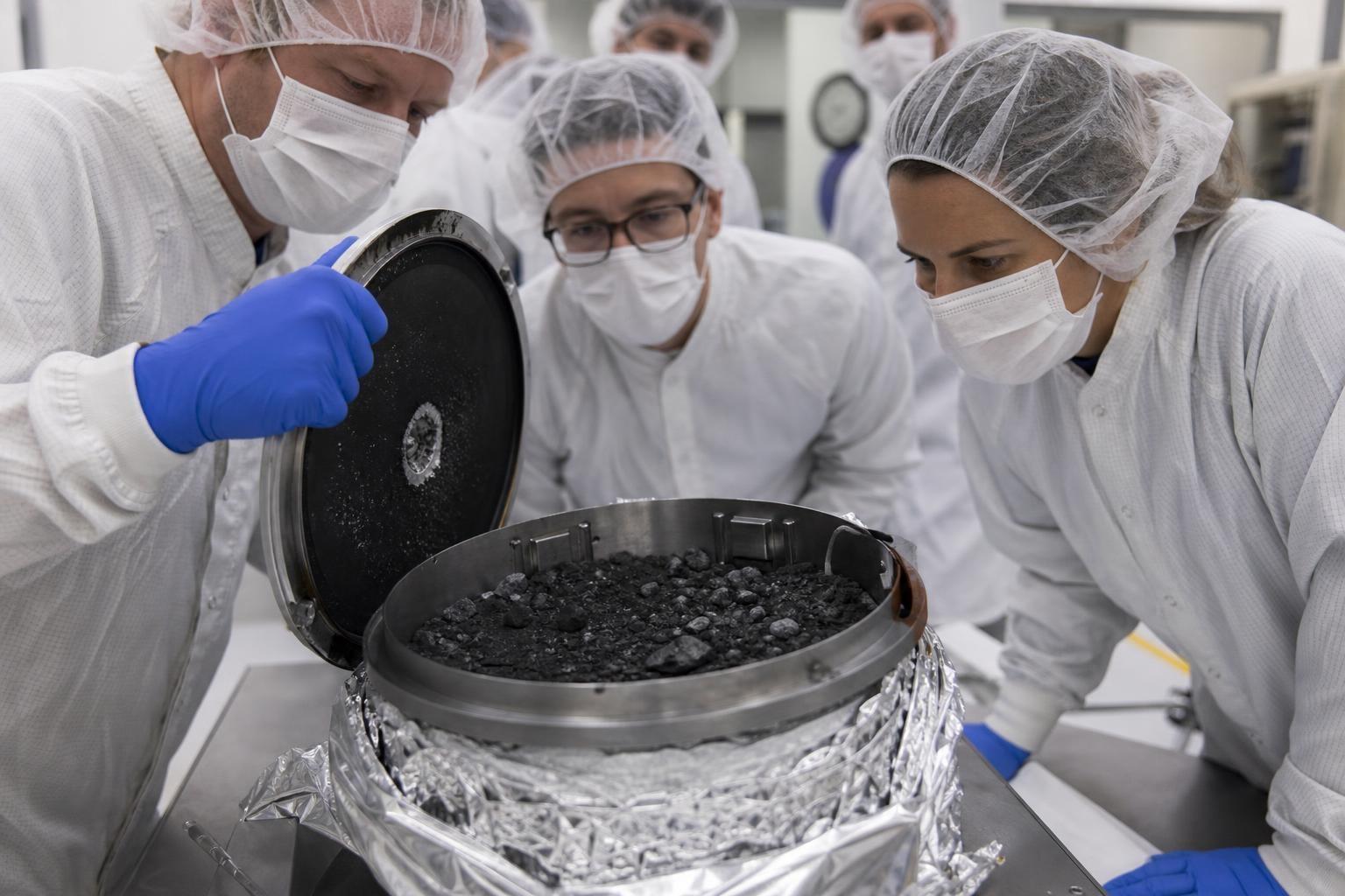”There is more than we expected”: what NASA found when it opened the asteroid capsule that landed in the Utah desert